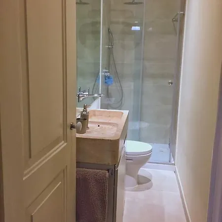 Great 3 Bedrooms,2 Bathrooms.in The Heart Of Lisbon!