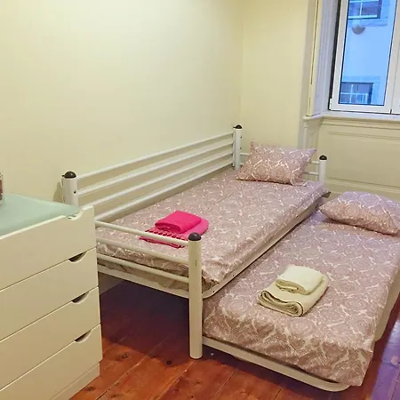 Great 3 Bedrooms,2 Bathrooms.in The Heart Of Lisbon! * リスボン